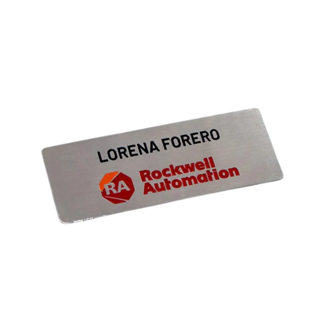 Gafete en aluminio con nombre y logotipo de empresa
