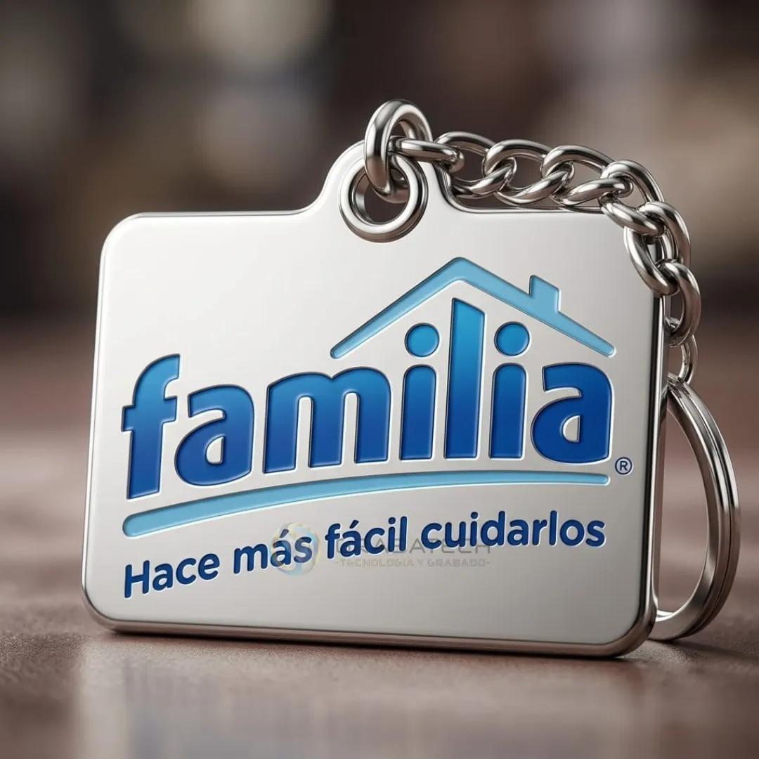 Llavero metálico rectangular esmaltado en blanco y azul con argolla de cadena
