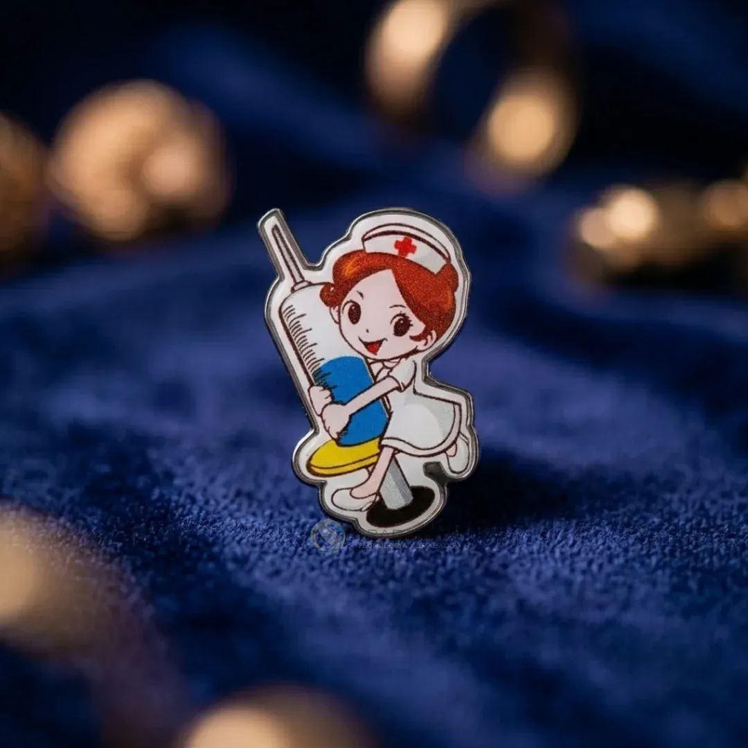 Pin digital con silueta de enfermera con jeringa
