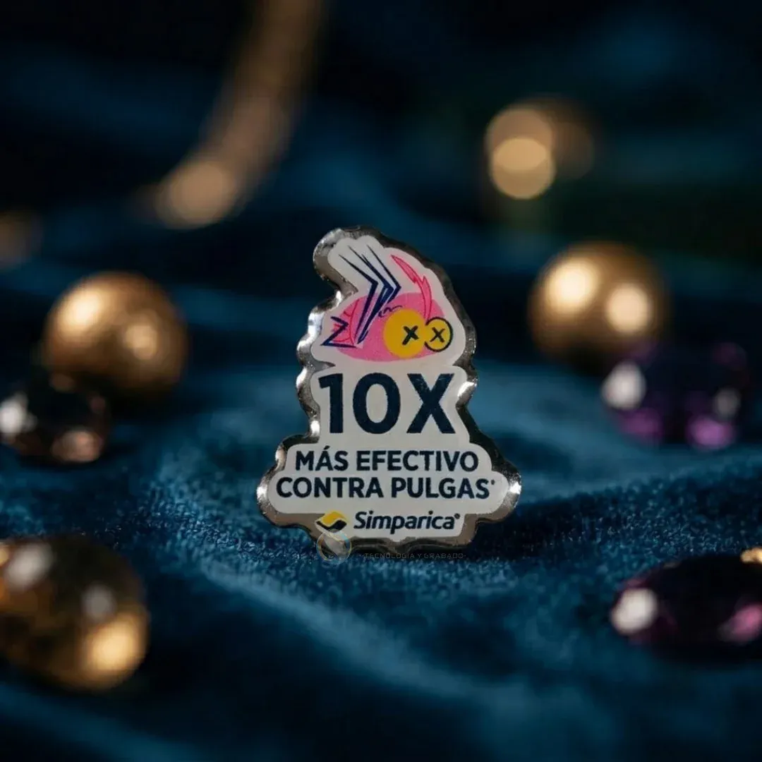 Pin digital con forma especial y diseño impreso a todo color