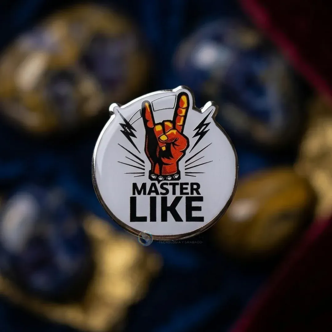 Pin digital redondeado con ilustración de mano y letras negras