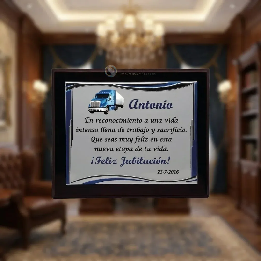 Placa conmemorativa plateada con marco oscuro para homenaje de jubilación